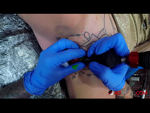 ❤️ Itin tatuiruota karšta Sully Savage gavo tatuiruotę ant savo klitorio Porno prie lt.porno24-7.ru ❌❤